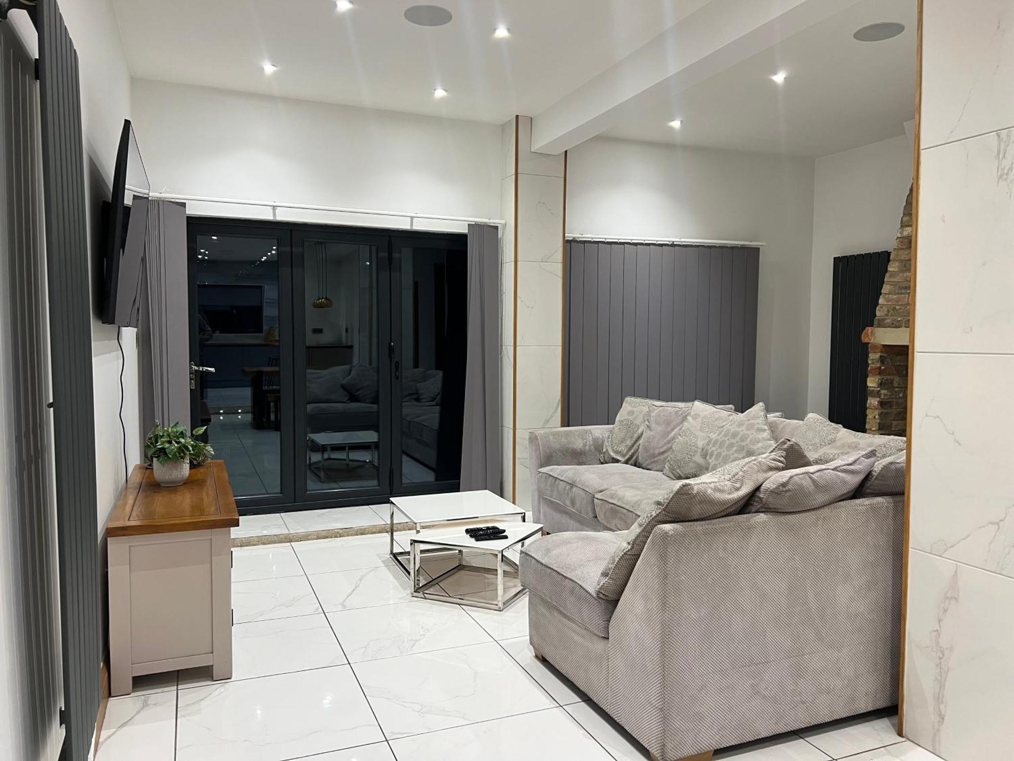 Broadway Beach Home With Hot Tub Herne Bay Exterior photo