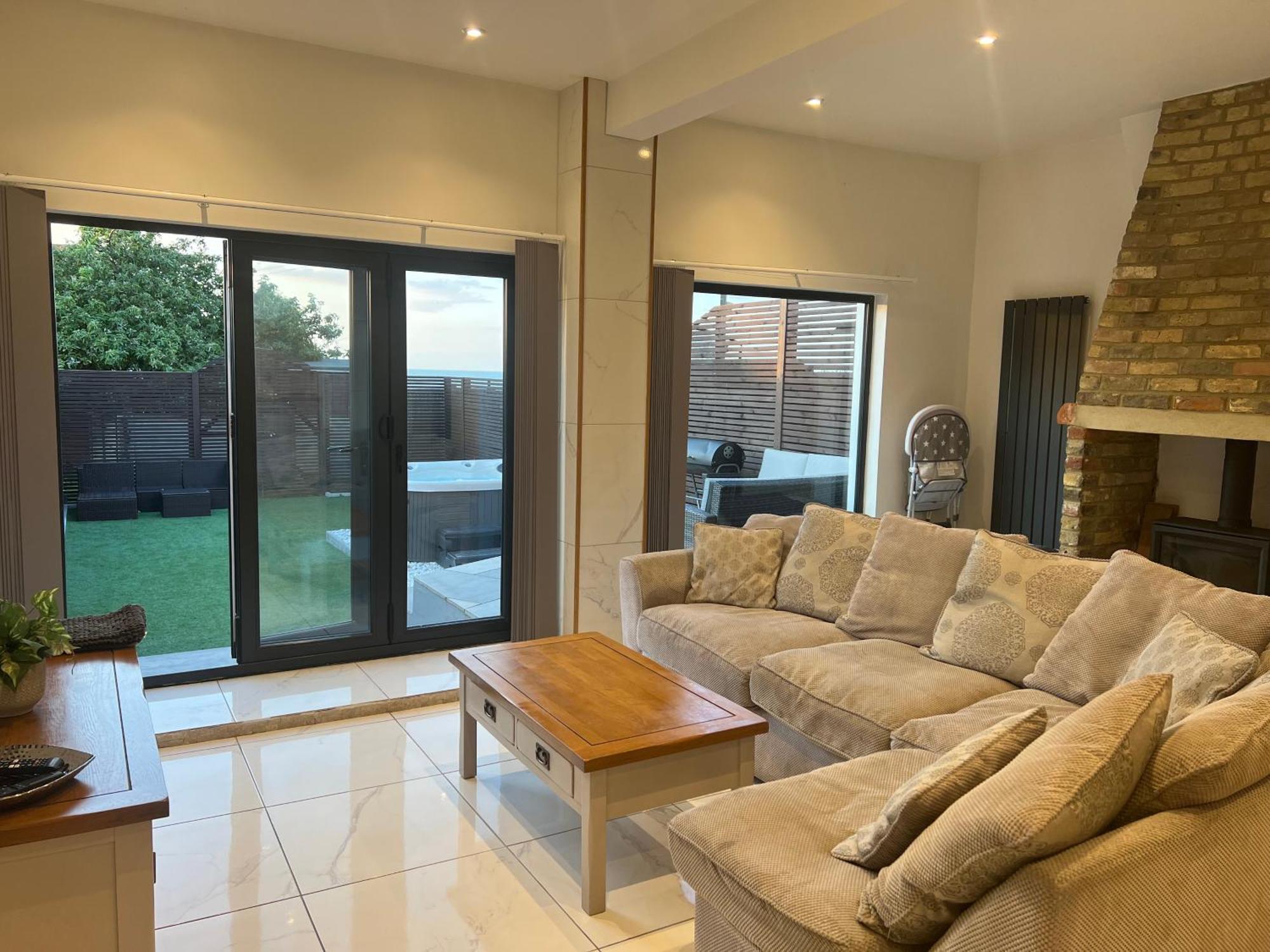 Broadway Beach Home With Hot Tub Herne Bay Exterior photo